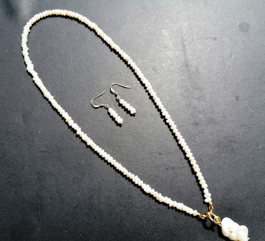 Freshwater Pearl with Pendant Pearl