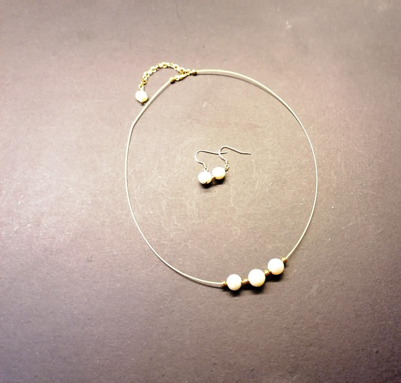 Freshwater Pearl on Gold Plated Wire