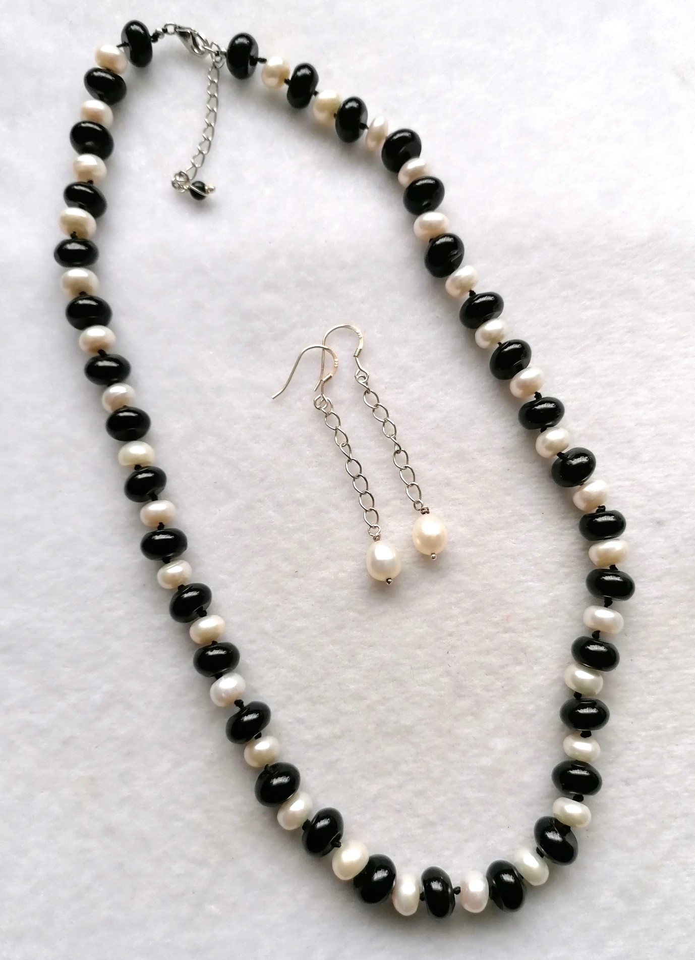 Knotted Black Agate with Freshwater Pearl