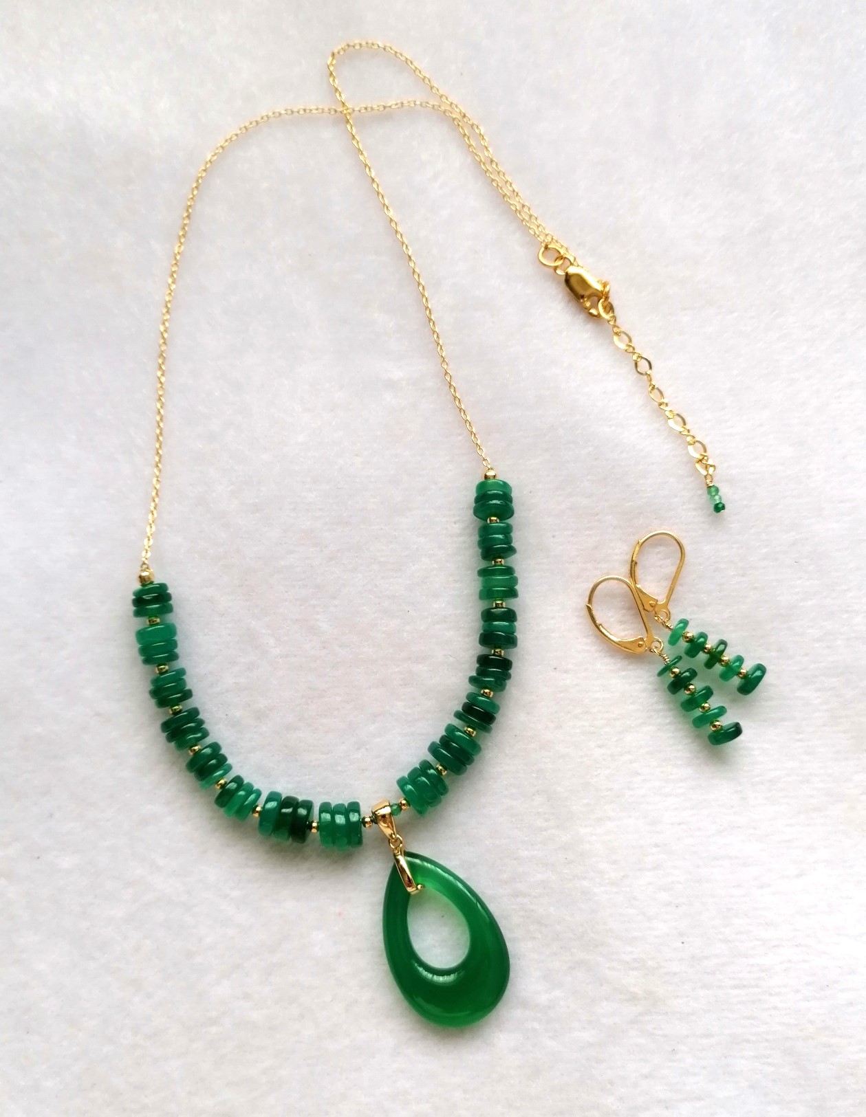 Green Onyx with Pendant